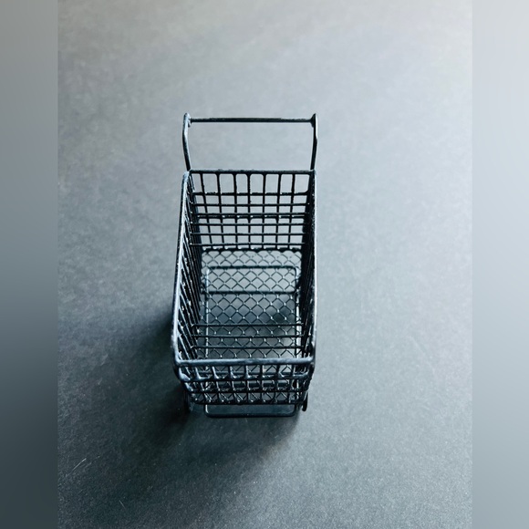 Dollhouse Greyish Vintage style wire cart - Picture 4 of 6